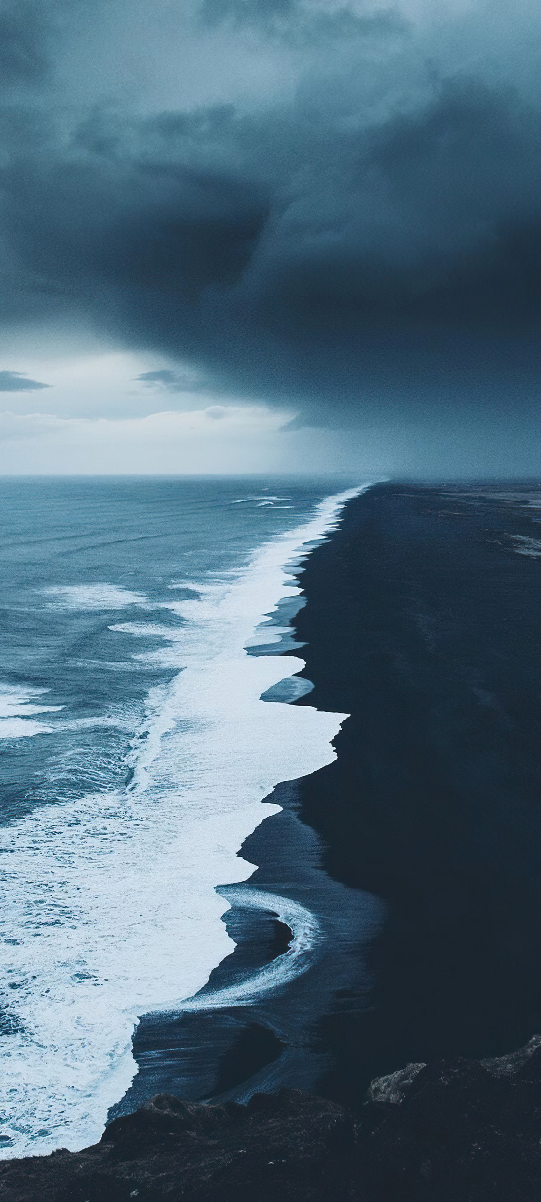 大海沙滩海浪天空黑白风景手机壁纸